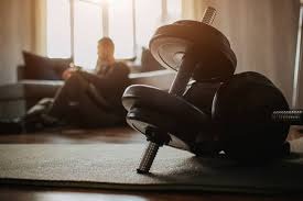 [CBA]贺希宁中路强突 强对抗后高打板命中